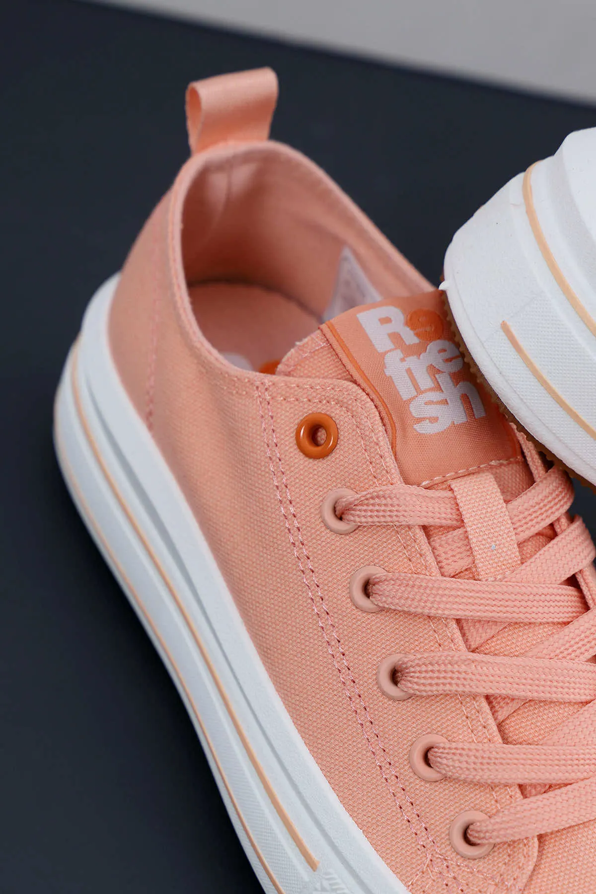 Elena Trainers Coral