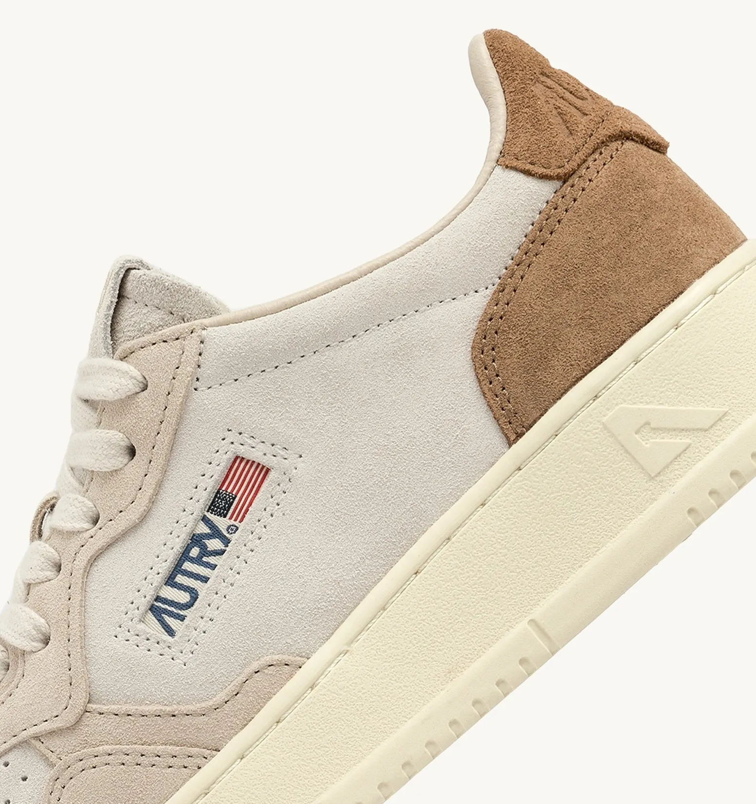 Medalist Low Top Trainers in Tric/Suede Snd/Cigar