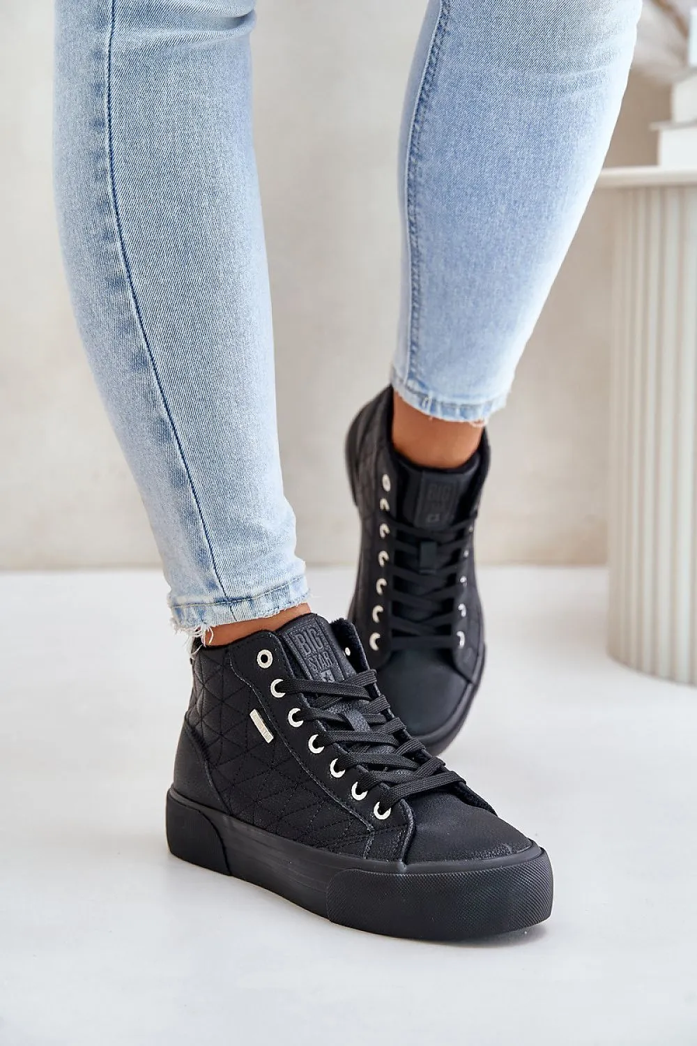 Sneakers model 201919 Step in style